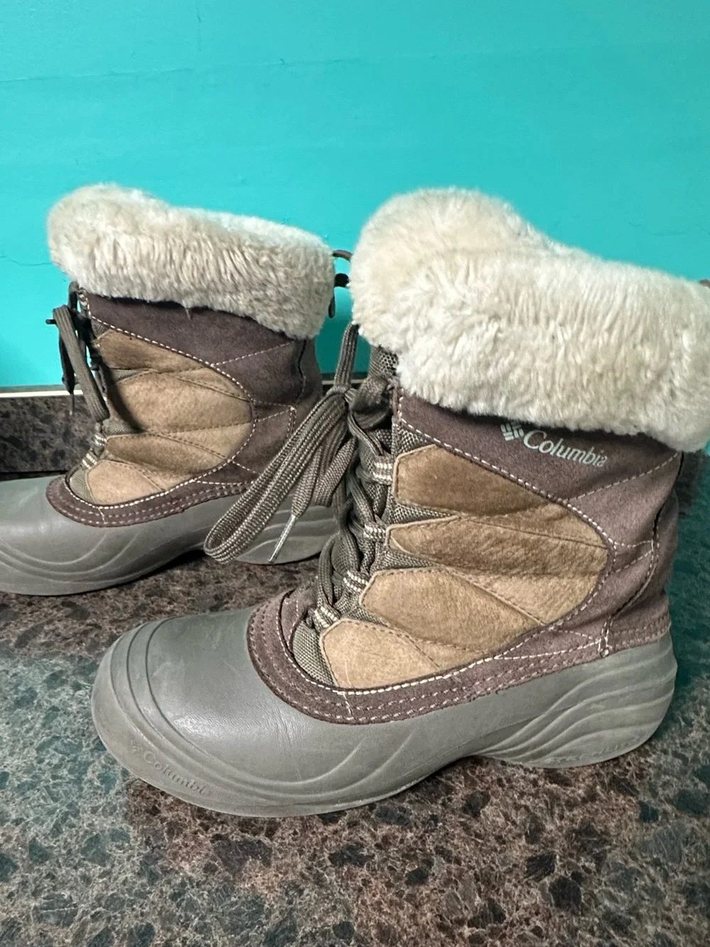 Columbia Brown and Tan Winter Snow Boots with Faux Fur Collar Women size 10